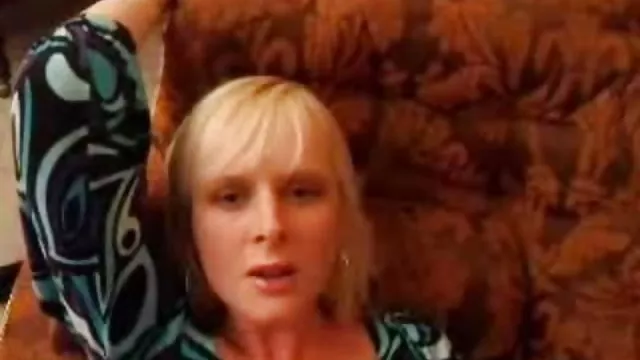 Sex bez rejestracji Sexy tyłek zabawki młode piersi Lillian mamuski w ponczochach