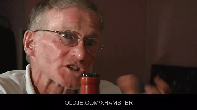 Sex bez rejestracji Cholernie gorąca sex mamuski hd model podczas fotografowania